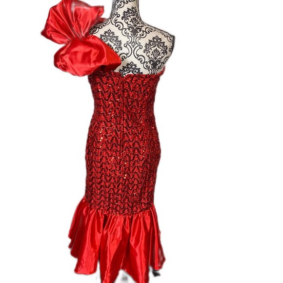Vintage red sequin mermaid style dress with bow and tulle - Picture 2 of 9
